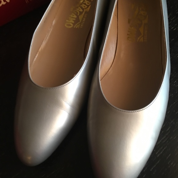 Ferragamo silver shoes - Picture 6 of 8